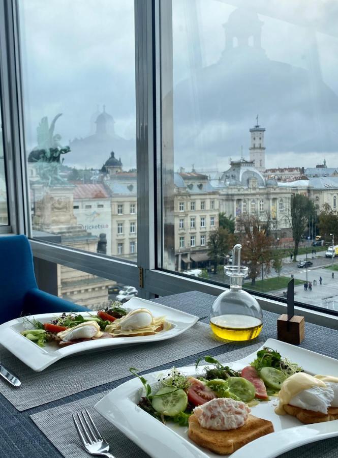 Panorama Lviv Hotel Esterno foto